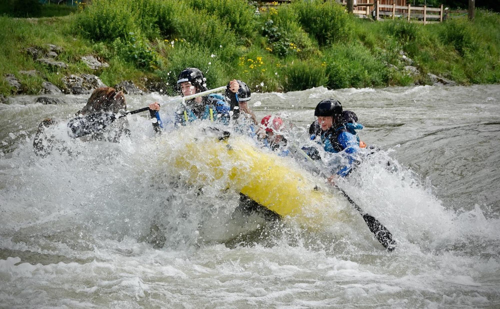 Rafting Camp Palfau Pensionat Eksteriør billede